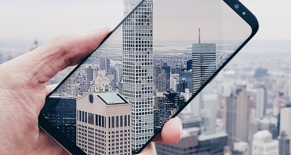 Samsung Galaxy taking picture of skyscrapers