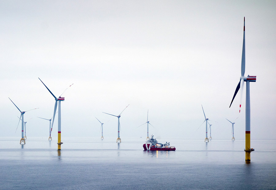 Offshore wind turbines and vessel